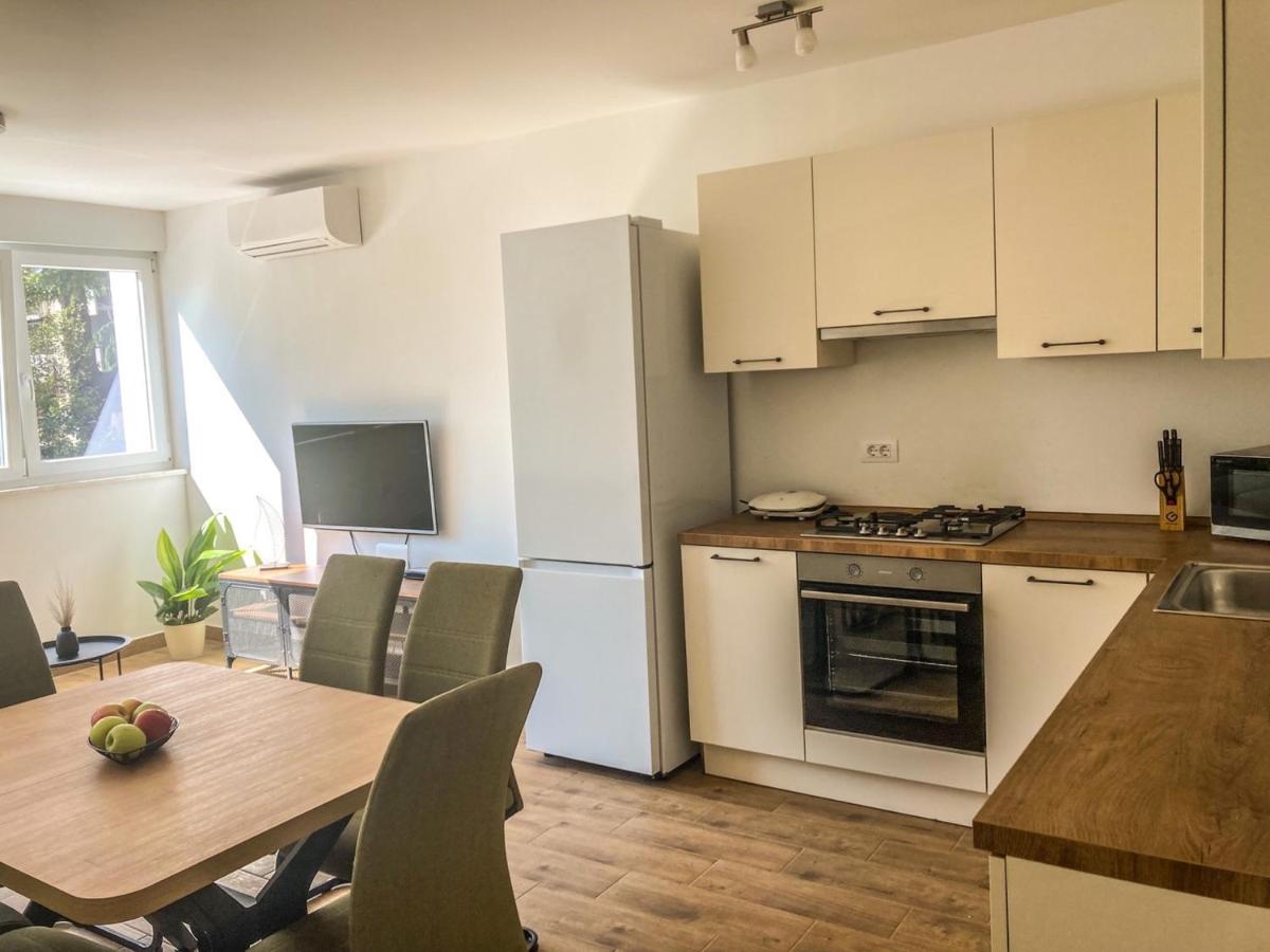Apartment Mare พูลา ภายนอก รูปภาพ